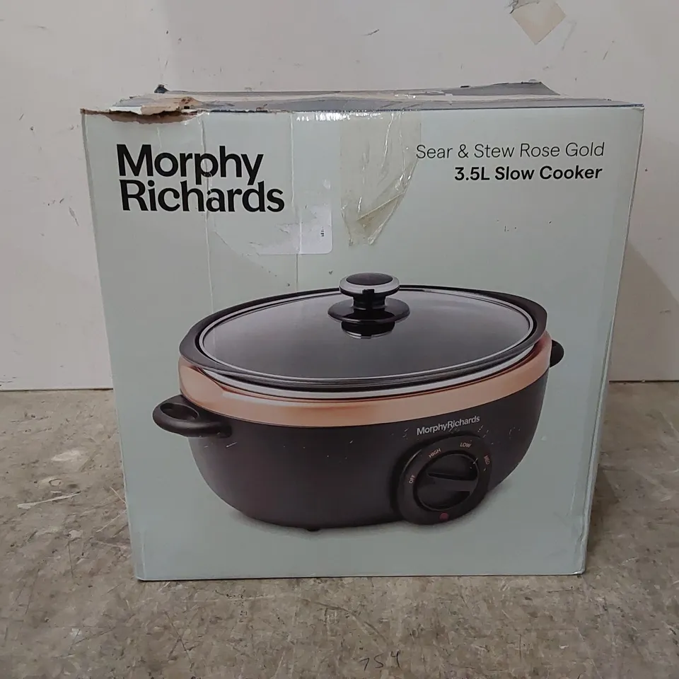 BOXED MORPHY RICHARDS SEAR & STEW ROSE GOLD 3.5L SLOW COOKER (1 BOX)