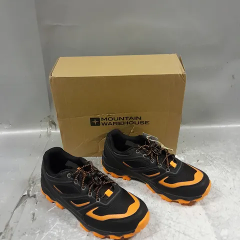 BOXED PAIR OF MOUNTAIN WAREHOUSE APPROACH KIDS RUNNING TRAINER GREY UK 4