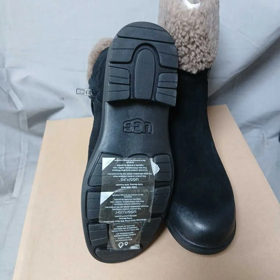 UGG HARRISON CUFF BOOTS - BLACK WITH TAN SHEARLING, UK 4
