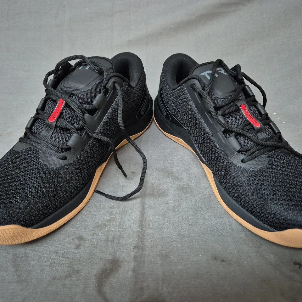 BOXED PAIR OF TYR CXT-2 TRAINERS IN BLACK UK SIZE 11