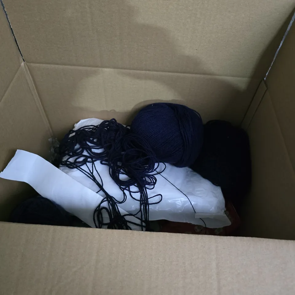 APPROXIMATLEY 10 ITEMSASSORTED CRAFTS: YARNS AND KNITTING SUPPLIES .