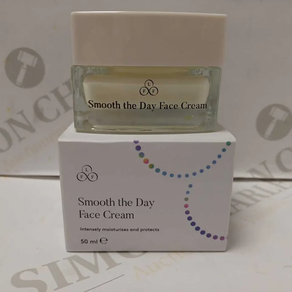 LOOK FABULOUS FOREVER SMOOTH THE DAY FACE CREAM 50ML