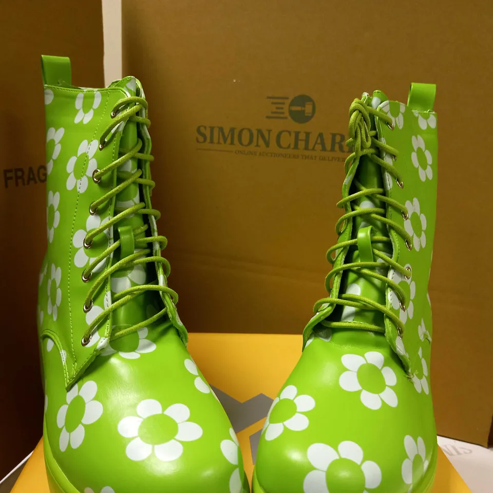 KOI ORCHIS CHARM GREEN FLOWER POWER BOOTS - SIZE 9