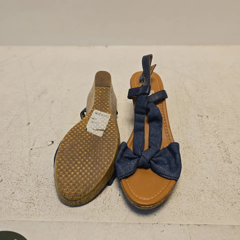 WALLIS WOMEN’S DENIM KNOT WEDGE SANDALS – UK 7