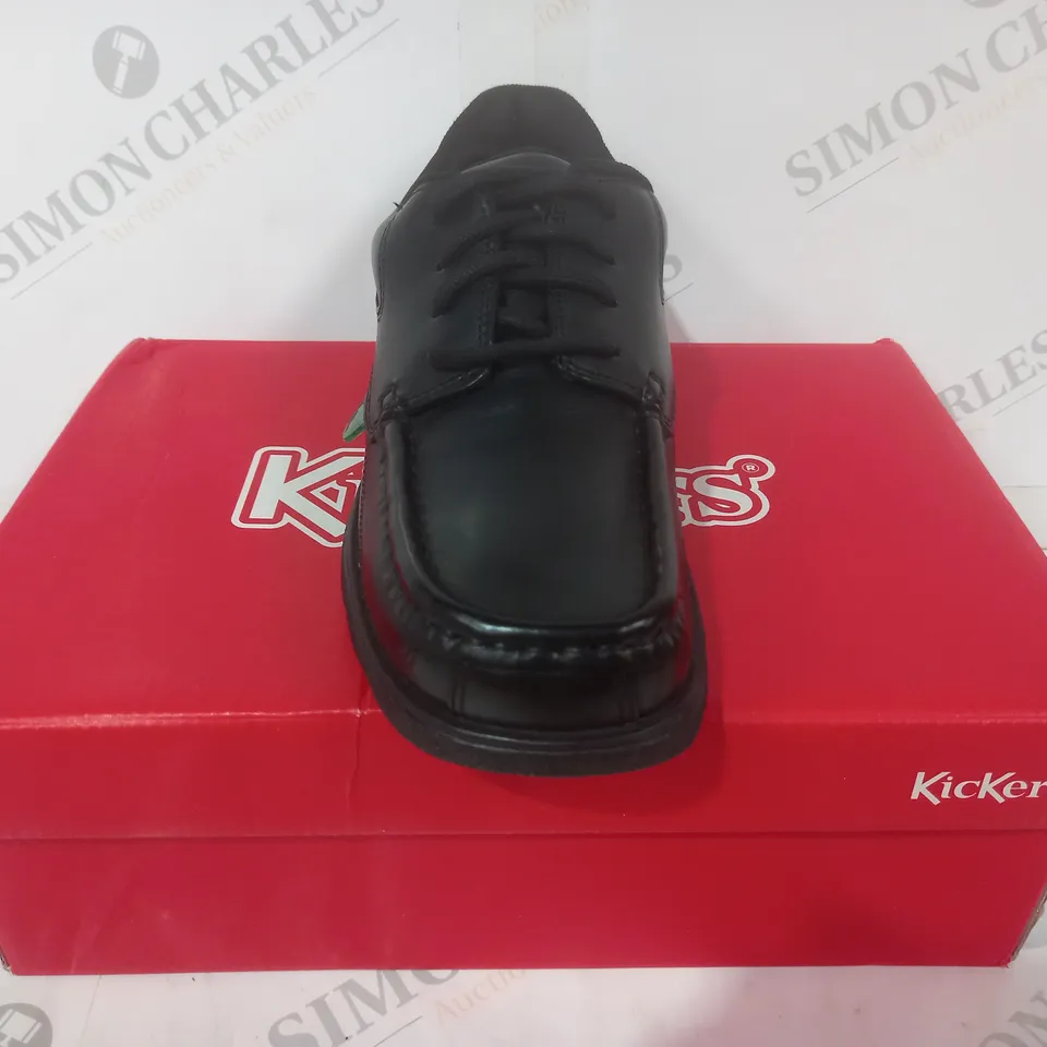 BOXED PAIR OF KICKERS LACE UP SHOES IN BLACK EU SIZE 37