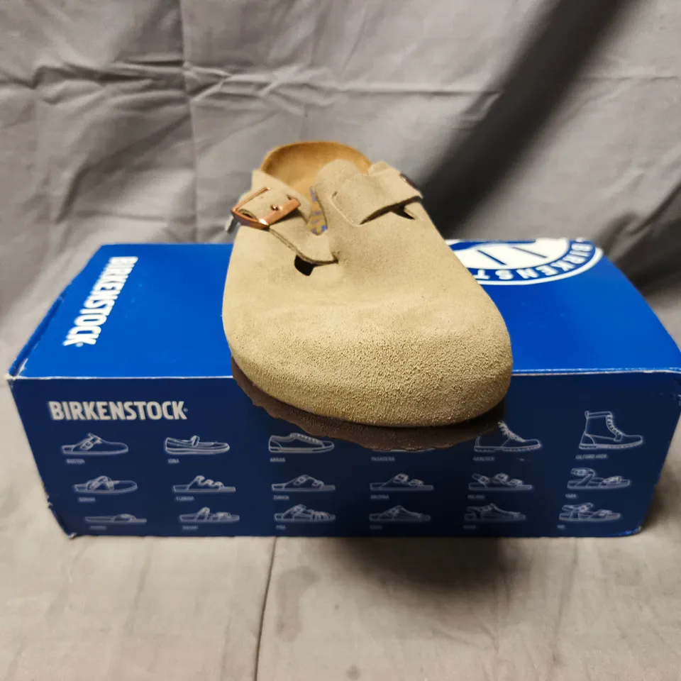BOXED PAIR OF BIRKENSTOCK BOSTON BS SHOES IN TAUPE SIZE EU 40