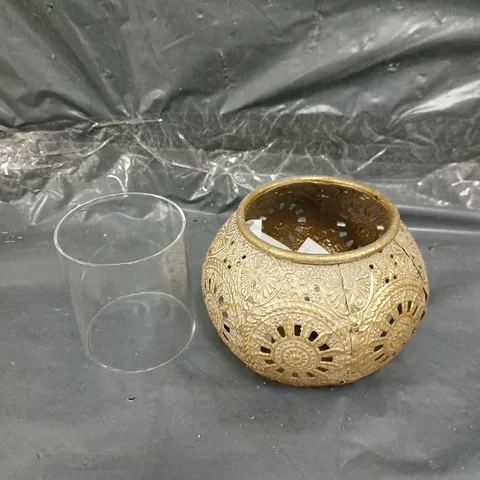 8 DECORATIVE GOLD CANDLE HOLDERS