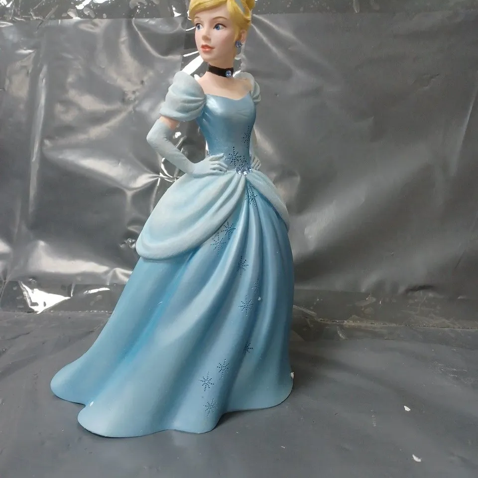 DISNEY SHOWCASE COLLECTION CINDERELLA FIGURINE