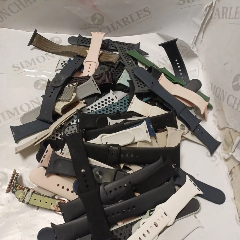 APPROXIMATELY 30 ASSORTED LOOSE SMART WATCH STRAPS IN VARIOUS DESIGNS & SIZES	