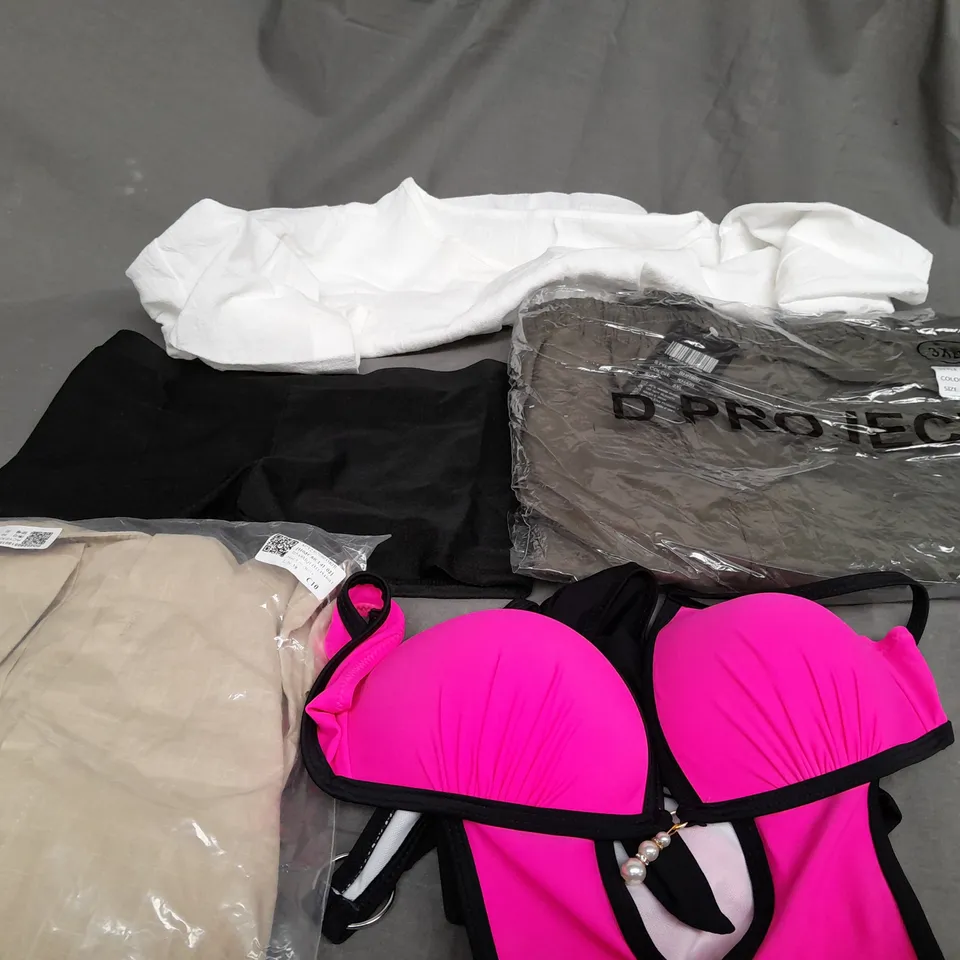 BOX OF APPROXIMATELY 25 ASSORTED CLOTHING ITEMS TO INCLUDE - SHORTS , SWIMSUIT , T-SHIRT ETC