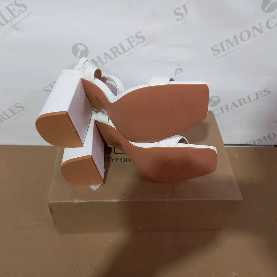 BOXED PAIR OF BOOHOO HEELED SANDALS SIZE 3