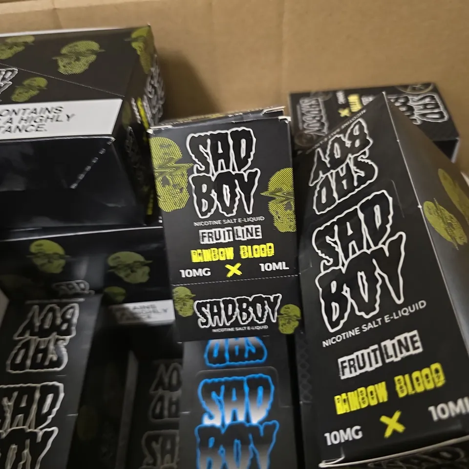 BOX OF APPROXIMATELY 15 ASSORTED SAD BOY E-LIQUID PRODUCTS TO INCLUDE - FRUIT LINE RAINBOW BLOOD , COOKIE LINE SHAMROCK COOKIE , ICE FRUIT LINE STRAWBERRY BLOOD ICE 