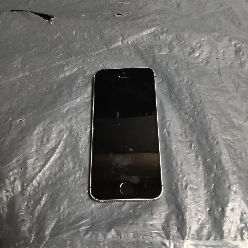 Apple iPhone SE (2016) 4-inch Smartphone – Silver & Black 