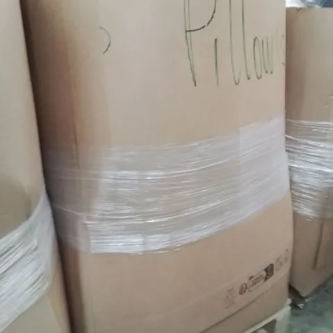 PALLET CONTAINING A LARGE QUANTITY OF PILLOWS 