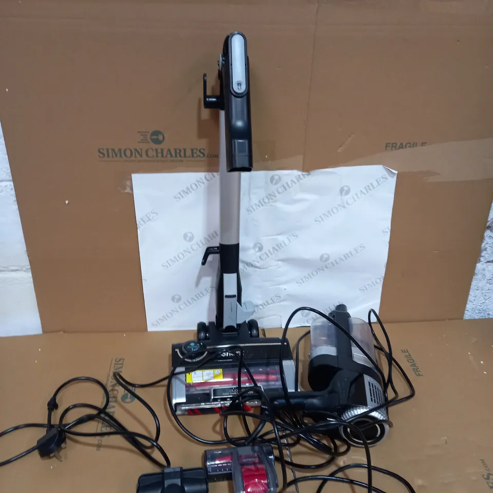 SHARK STRATOS ANTI HAIR WRAP PET PRO VACUUM CLEANER