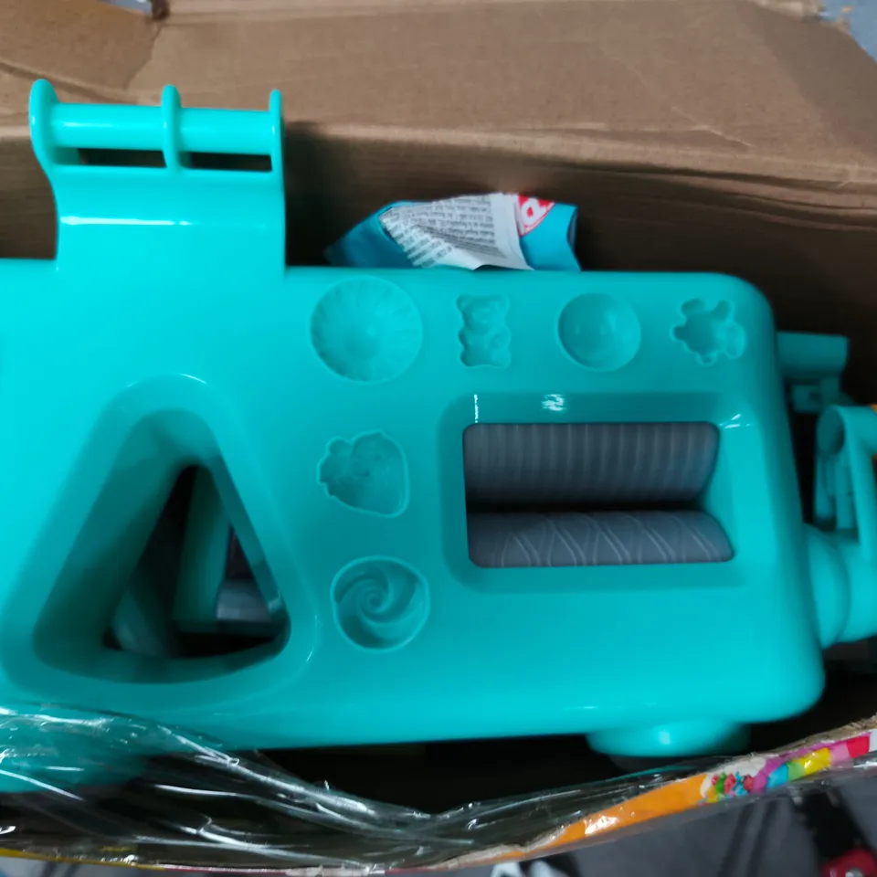 PLAY DOH SUPER SLICE CAKE PLAYSET 