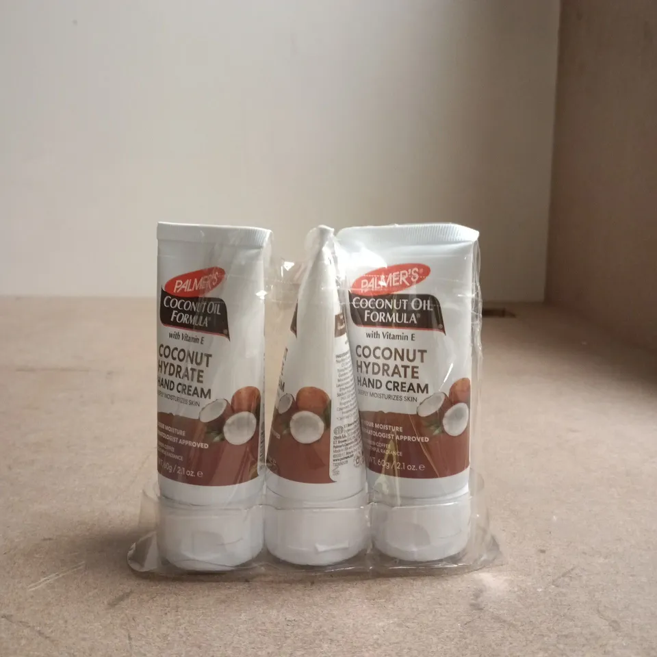 BOX OF APPROXIMATELY 10 ASSORTED BEAUTY PRODUCTS INCLUDING BAYLIS & HARDING ROYALE GARDEN HAND WASH, PALMERS COCONUT HYDRATE CREAM AND AVEENO BABY MOISTURISING LOTION