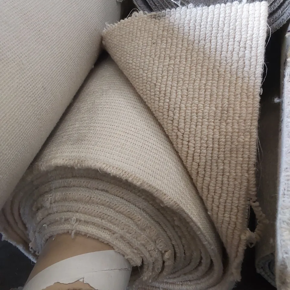 ROLL OF QUALITY BEACHCOMBER STRAND PEBBLE CARPET // SIZE: APPROX 3 X 6.43