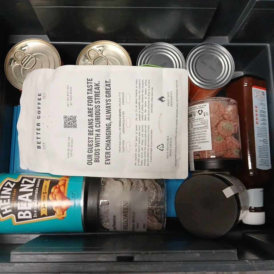 APPROXIMATELY 12 ASSORTED FOOD & DRINK ITEMS TO INCLUDE TRIBE BARS, HEINZ MAYONNAISE, GUEST BEANS, ETC - COLLECTION ONLY