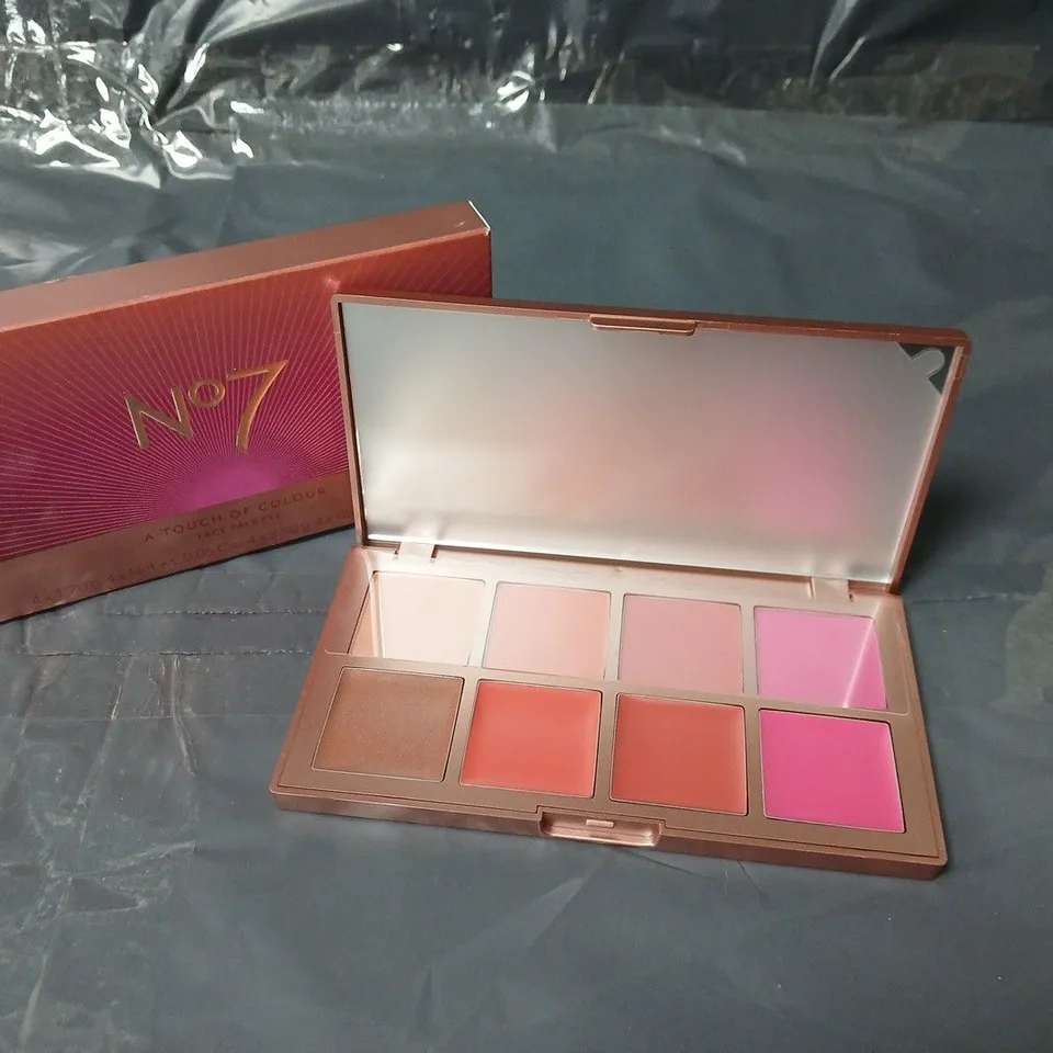NO7 A TOUCH OF COLOUR FACE PALETTE