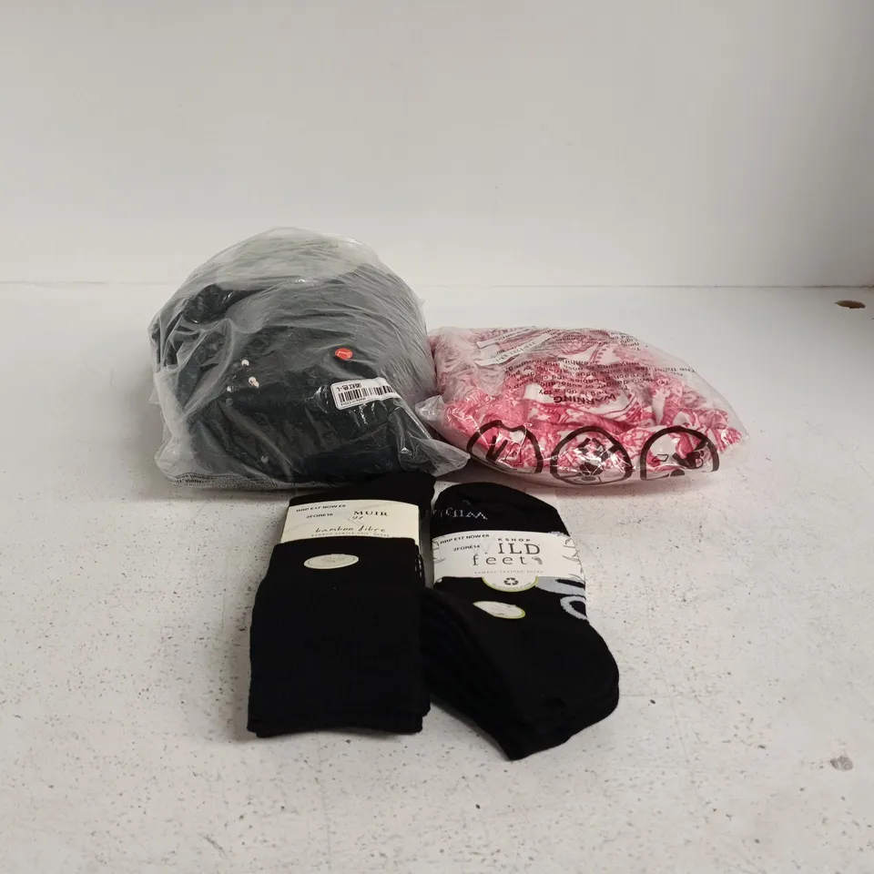 BOX OF APPROXIMATELY 40 ASSORTED CLOTHING ITEMS OF VARIOUS SIZES AND STYLES