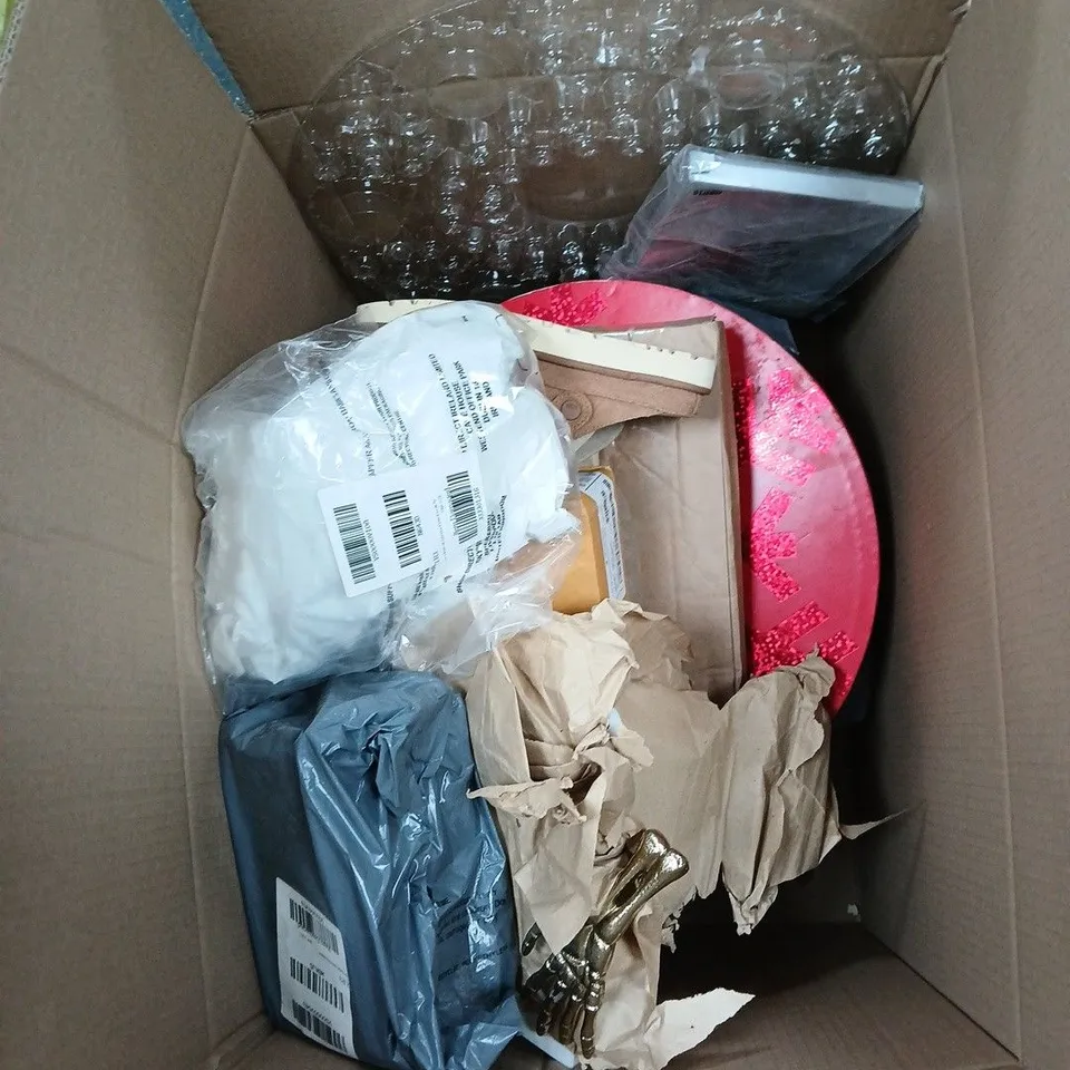 BOX OF APPROXIMATELY 12 ASSORTED ITEMS TO INCLUDE: HOTEL CHOCOLAT AND CKIN2U