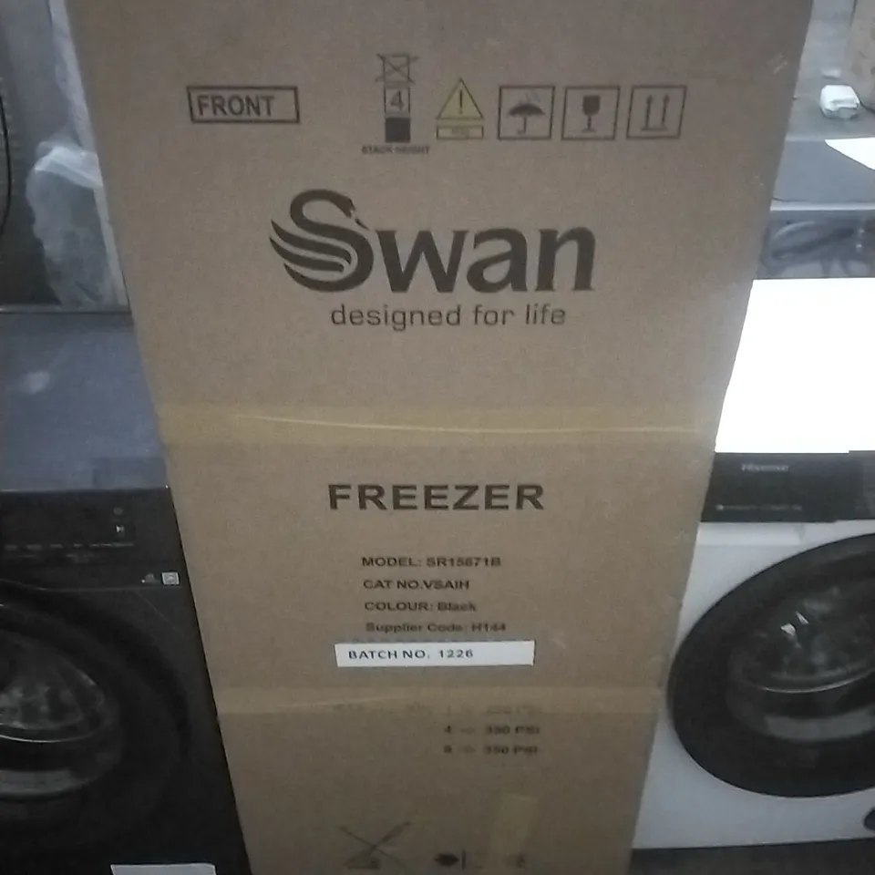 SWAN
SR15671B 143CM HIGH, 55CM WIDE TALL FREEZER - BLACK