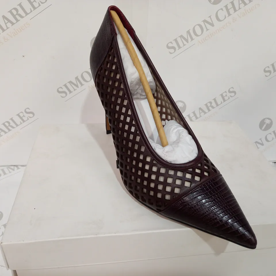 BOXED REISS CLOVER LIZARD STYLE POMEGRANATE COLOURED HEELS - SIZE 6