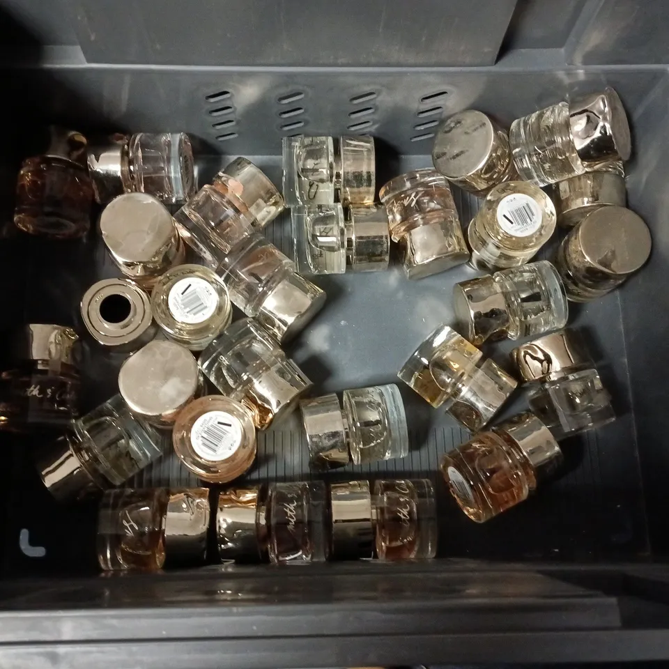 APPROXIMATELY 20 BOTTLES OF smith's cult NAIL VARNISH