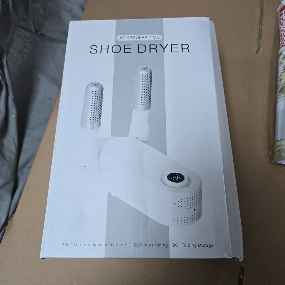 BOX OF APPROXIMATELY 12 ASSORTED ITEMS INCLUDING FREEZER GEL TUMBLER , SHOWER CURTAIN AND SHOE DRYER 