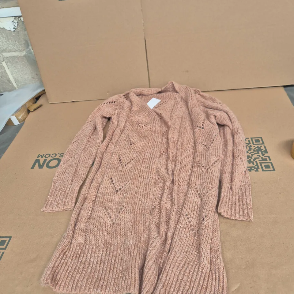 BOX OF APPROXIMATELY 25 ASSORTED CLOTHING ITEMS TO INCLUDE: PAPAYA KNIT CARDIGAN