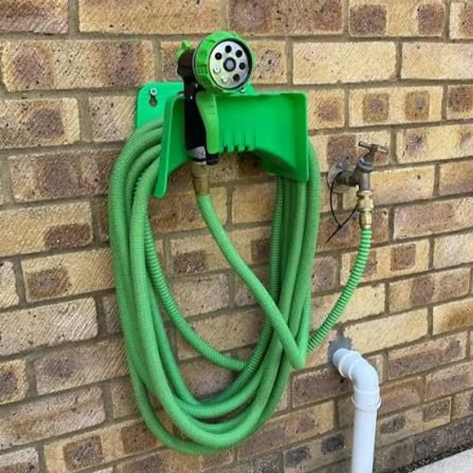 GRUMPY GARDENER REINFORCED EXPANDABLE HOSE WITH ACCESSORIES IN SAGE