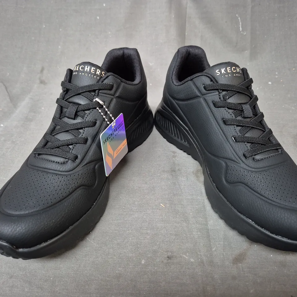 BOXED PAIR OF SKECHERS SHOES IN BLACK UK SIZE 6