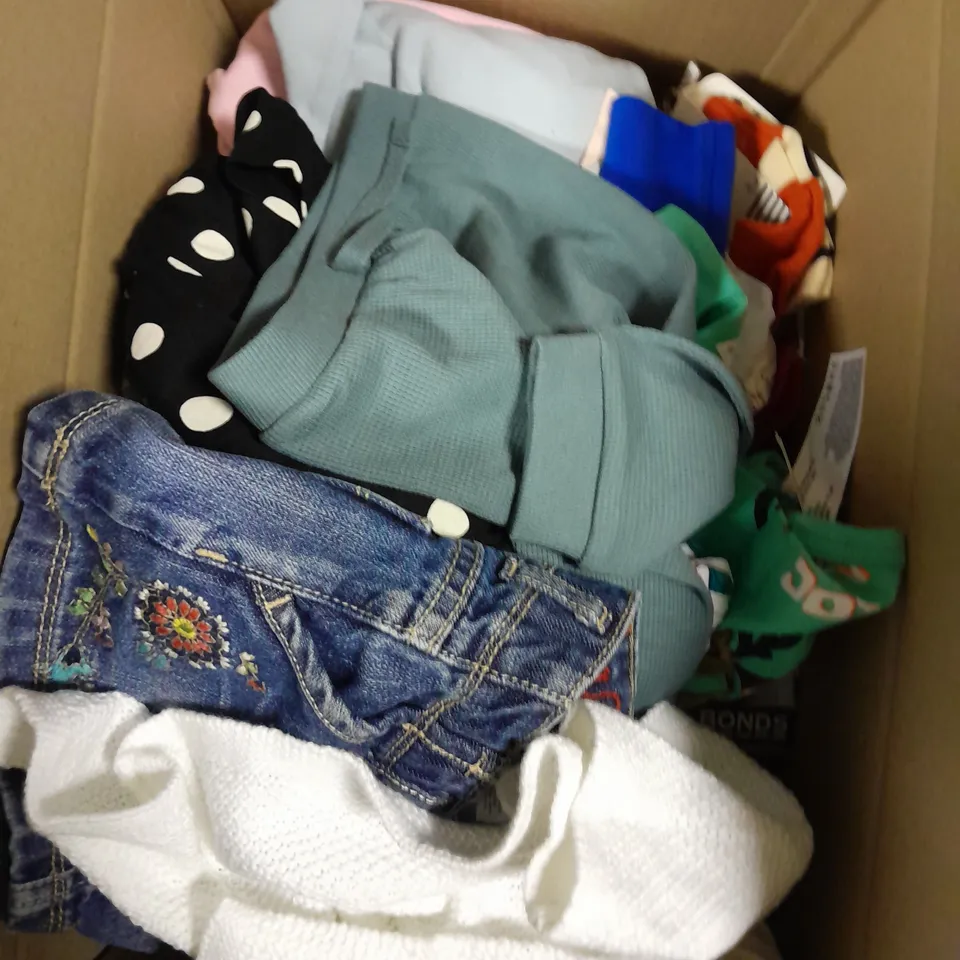 APPROXIMATELY 20 ASSORTED CHILDRENS CLOTHING PRODUCTS IN AGES RANGING FROM 0-5YRS 