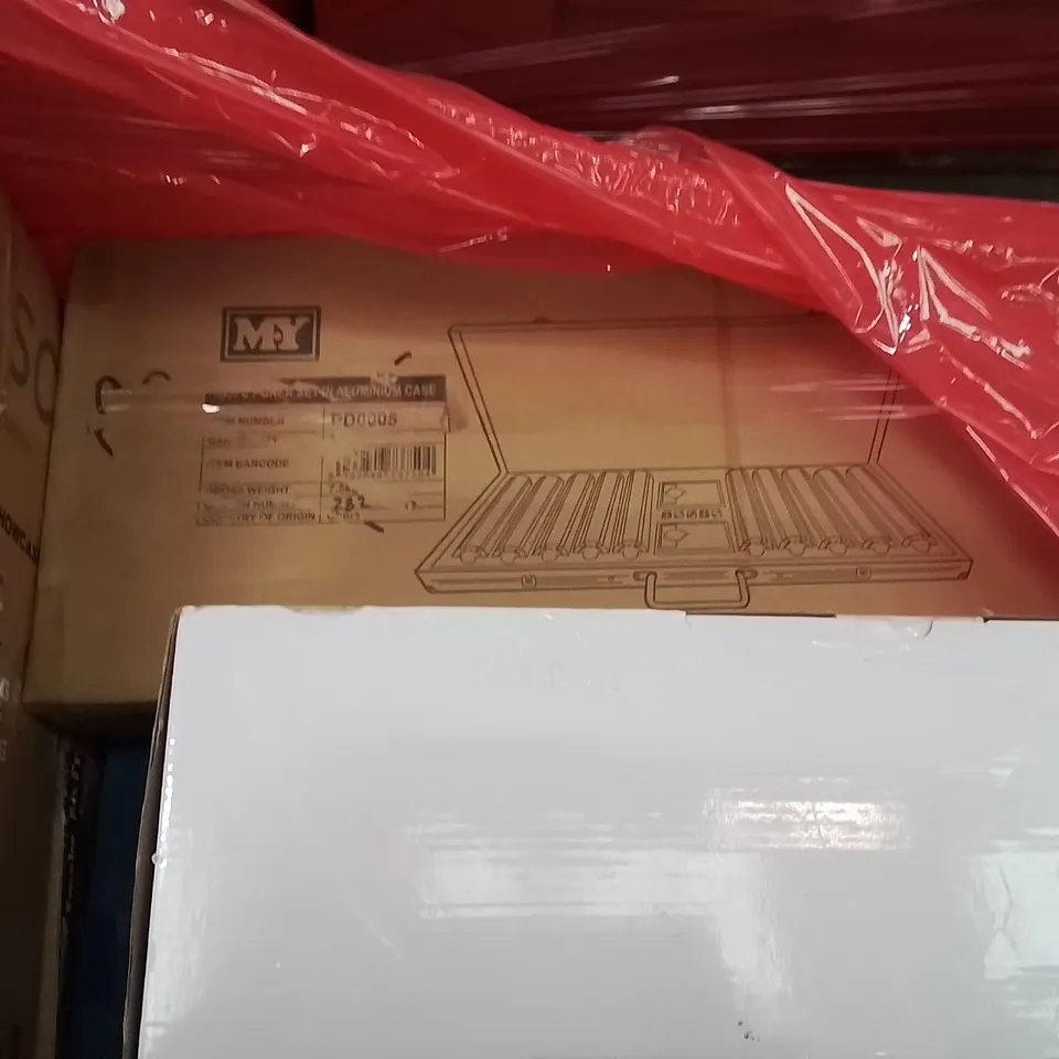 PALLET CONTAINING ASSORTED ITEMS INCLUDING: HAMLIM LARGE SPEAKER, GAMING PC CASES, PHILIPS ELITE PLUS IRON ECT