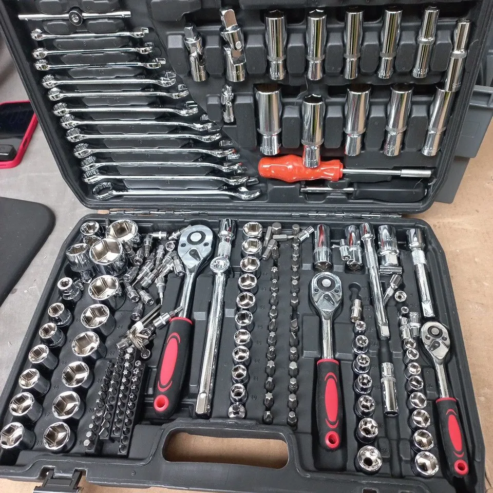 216-PIECE SOCKET & RATCHET TOOL SET IN CARRY CASE