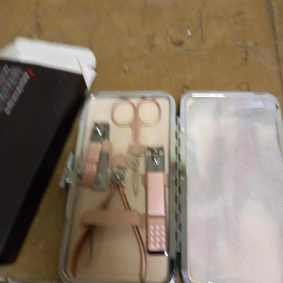 MANICURE SET & NAIL CLIPPER SET