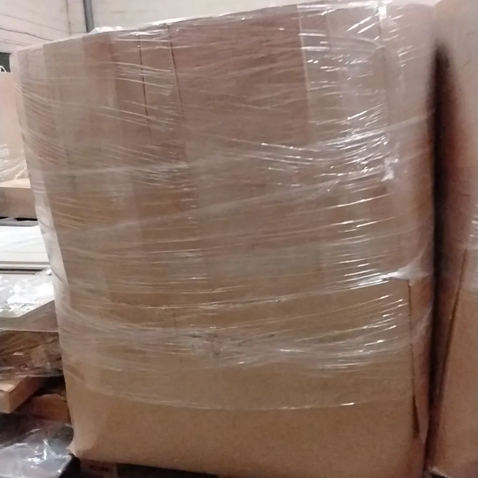 PALLET CONTAINING A LARGE QUANTITY OF PILLOWS