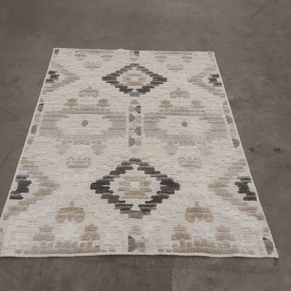 QUALITY DESIGNER AREA RUG - APPROXIMATELY 160 x 120cm