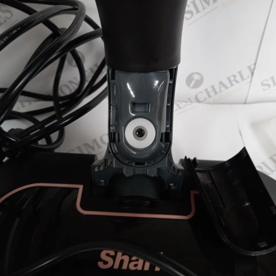 SHARK STEAM SCRUBBER WITH STEAM BLAST S7201