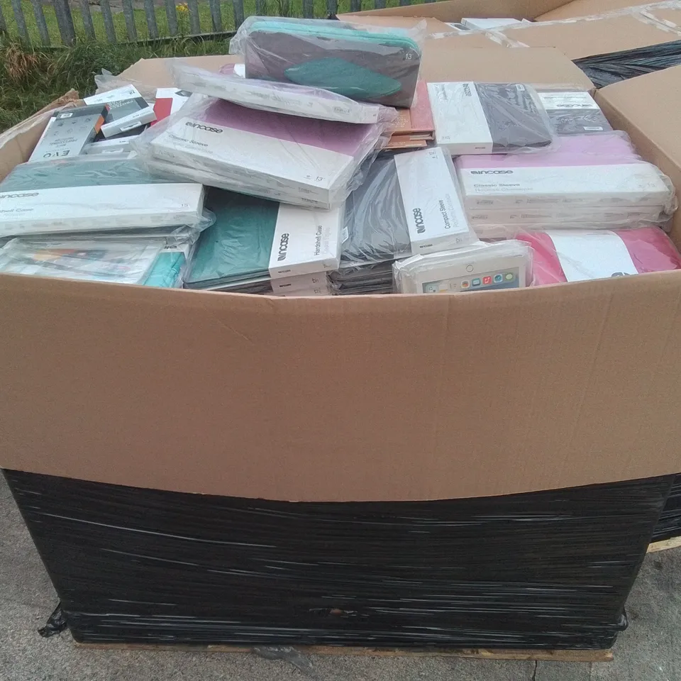 PALLET CONTAINING A LARGE QUANTITY OF ASSORTED BRAND NEW PHONE AND TABLET CASES 