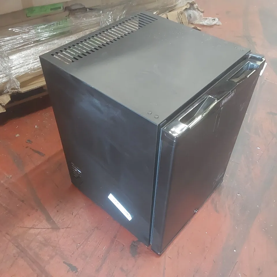 BLIZZARD BMB40 40L SINGLE SOLID DOOR MINI BAR FRIDGE