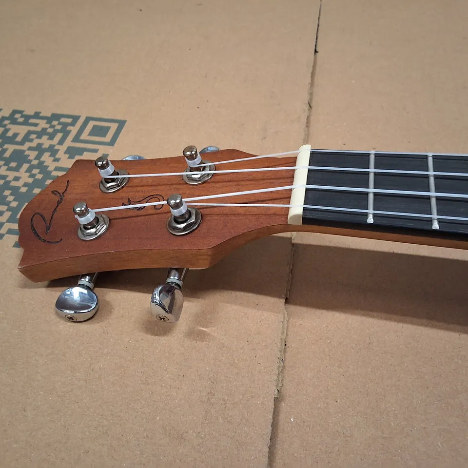 ACOUSTIC UKULELE WITH STRAP – NATURAL WOOD FINISH