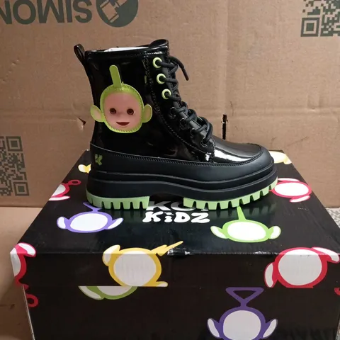 KOI KIDZ TUBBYTRONIC DISPY HEAD BOOTS BLACK AND GREEN SIZE 12