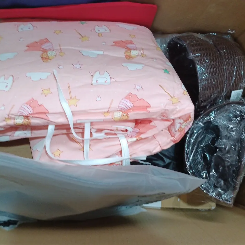 BOX OF APPROXIMATELY 20 ASSORTED HOUSEHOLD ITEMS TO INCLUDE WATER QULITY TESTER, CERAMIC BLUE SAUCE CUPS, ETC