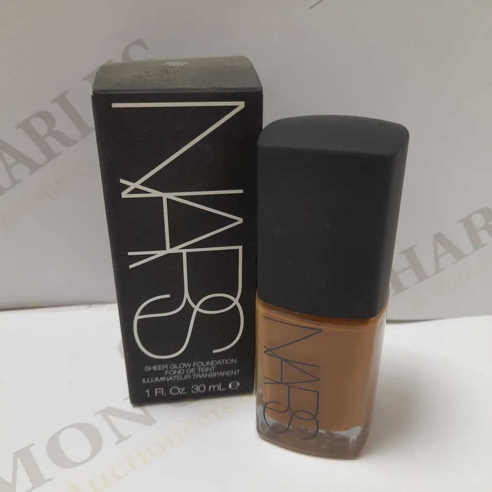 NARS SHEER GLOW FOUNDATION 30ML - DARK 4 NAMIBIA