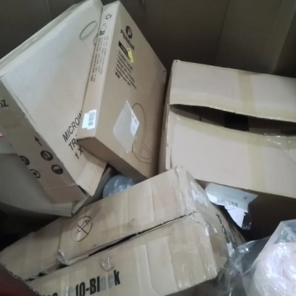 PALLET CONTAINING VARIOUS ASSORTED BOXED HOUSEHOLD ITEMS TO INCLUDE: BABY PLAYMAT, LARGE THROW, OFFICE CHAIR, TOILET SEAT,  MICROWAVE TUBS AND LOTS MORE UNMARKED BOXED ITEMS 