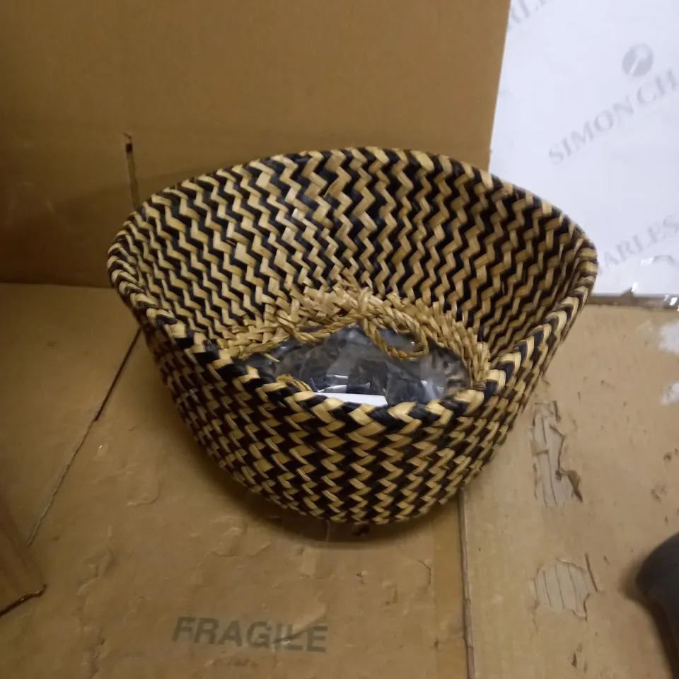SEAGRASS CHEVRON BLACK LINED BASKET
