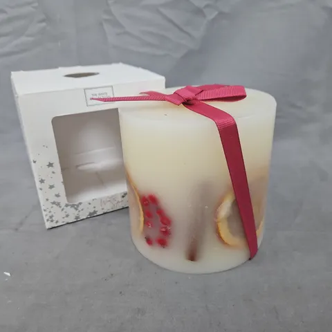 THE WHITE COLLECTION WINTER SPICE BOTANICAL CANDLE