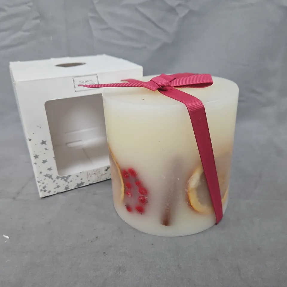 THE WHITE COLLECTION WINTER SPICE BOTANICAL CANDLE